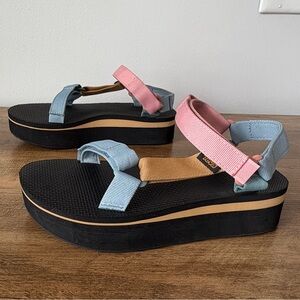 Teva Flatform Universal Sandal - Women’s 9 (Blue, Pink, Tan)
